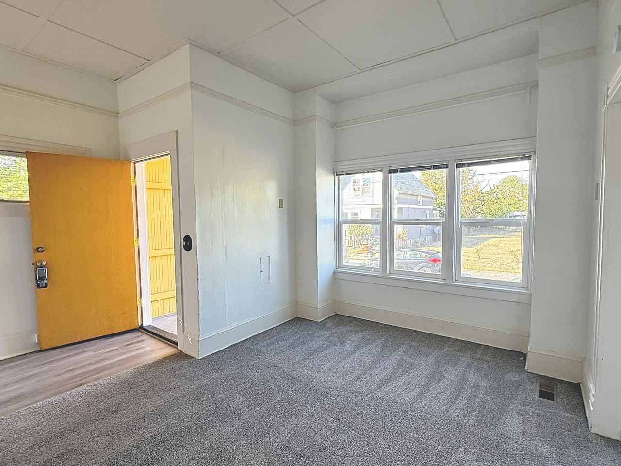 4612 Se Taylor St #1 - Photo 5 of 17