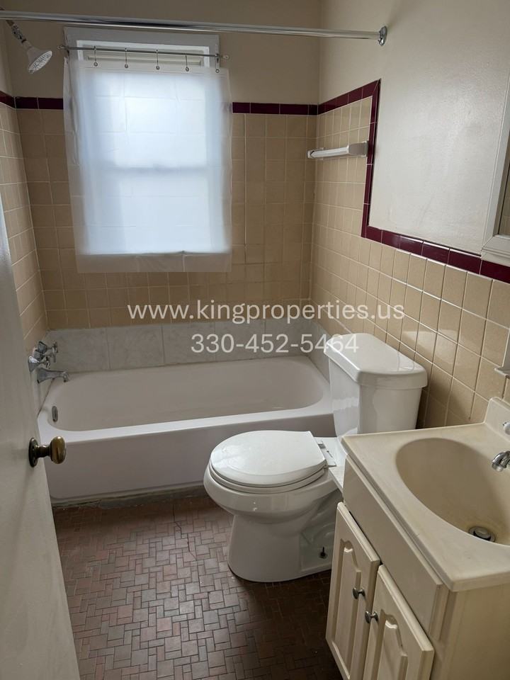 2100 Market Ave N #2100-2 - Photo 6 of 7