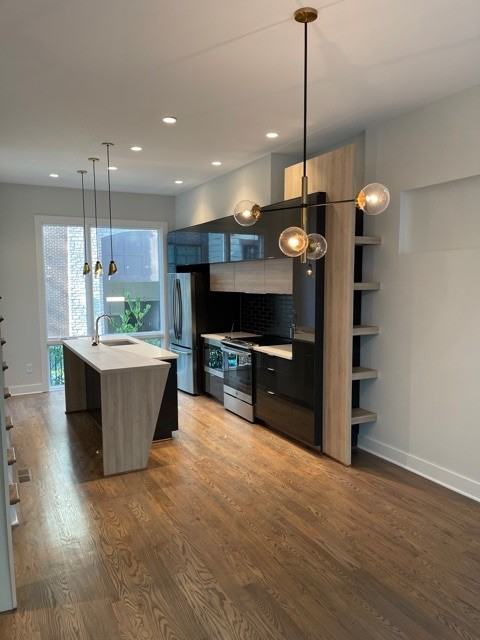 1058 Kenilworth Ave #1 - Photo 4 of 28