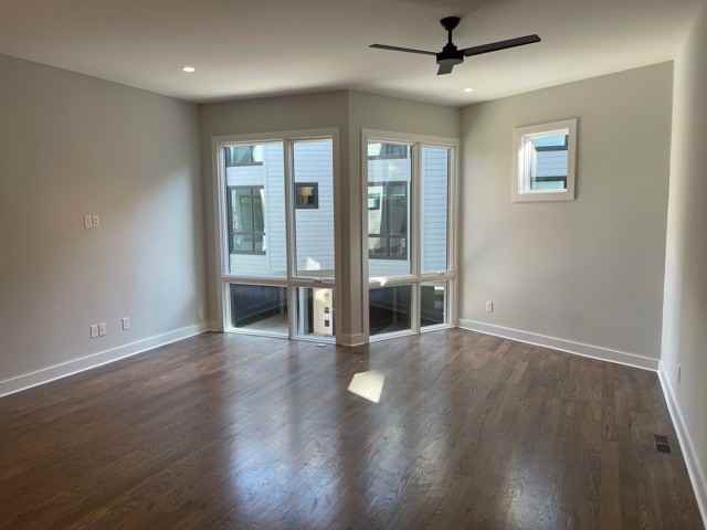 1058 Kenilworth Ave #1 - Photo 5 of 28