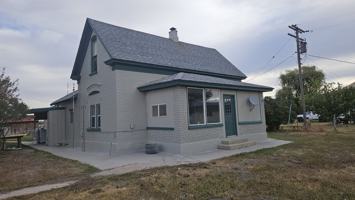 featured image of 305 E 155 S #1