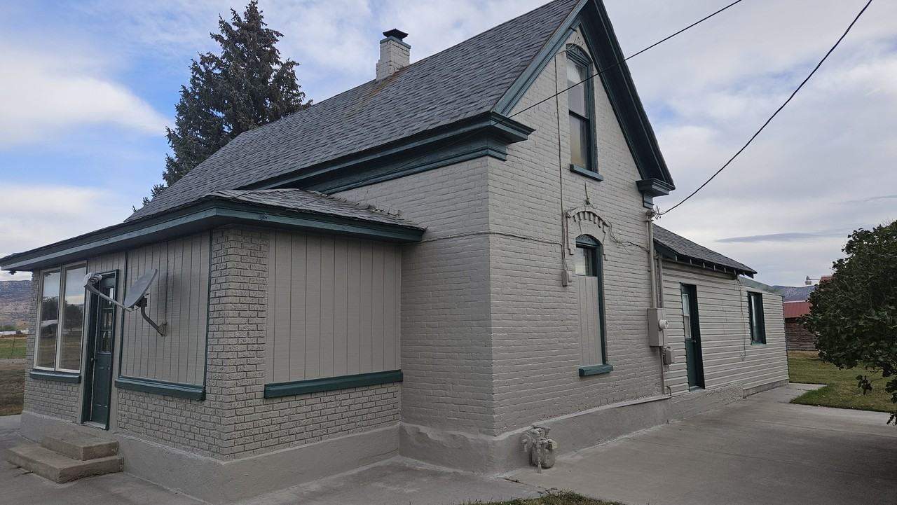 305 E 155 S #1 - Photo 2 of 8