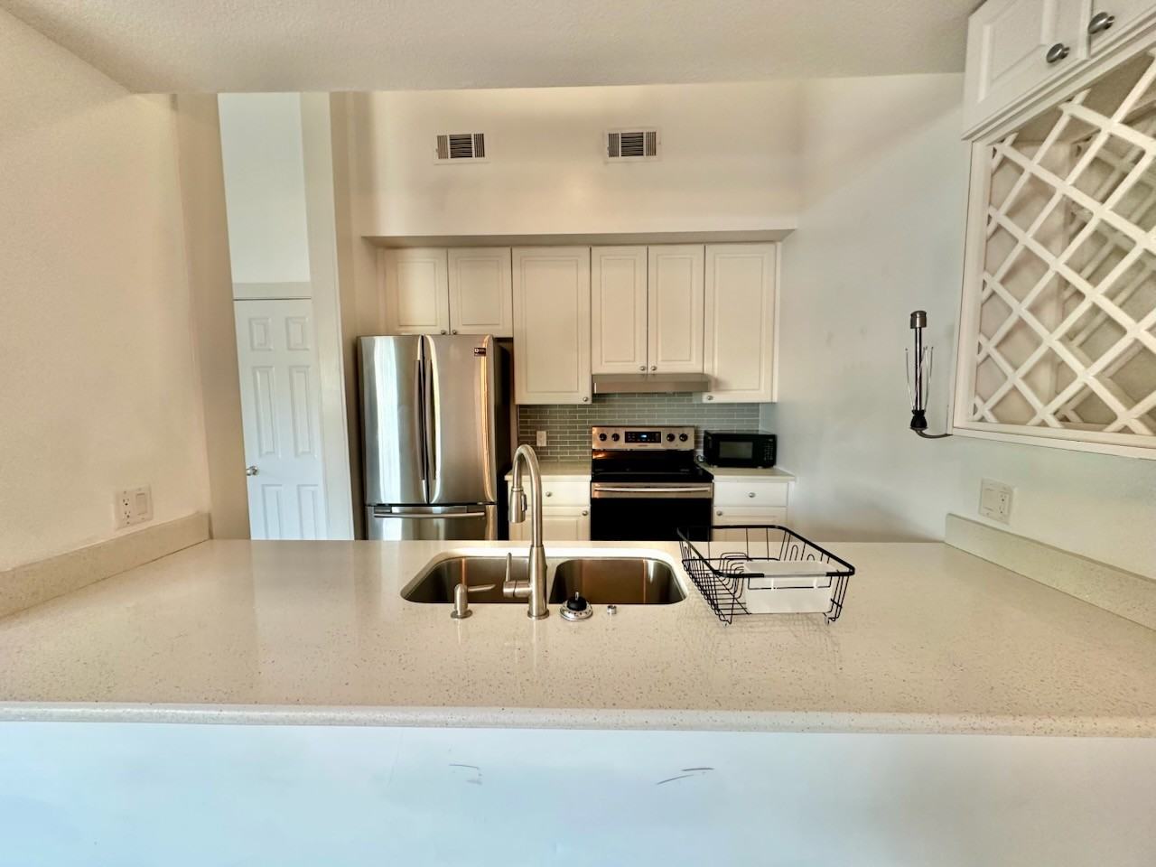 166 Knots Pl #1 - Photo 3 of 9