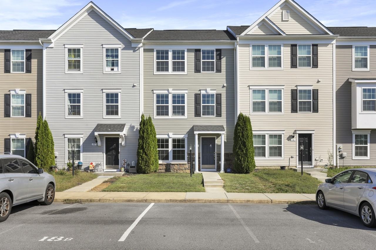 18 Chillingham Ct #1 - Photo 2 of 32