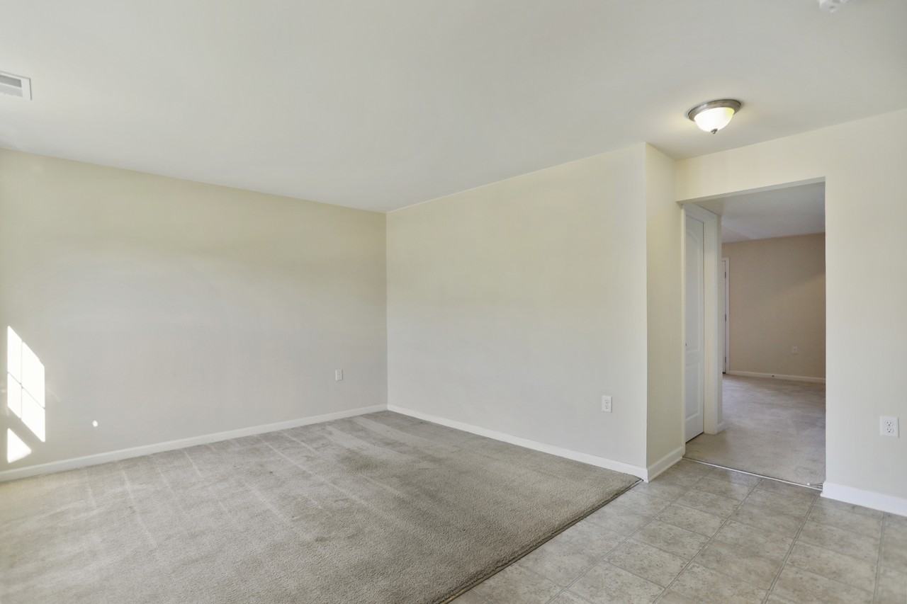 18 Chillingham Ct #1 - Photo 3 of 32