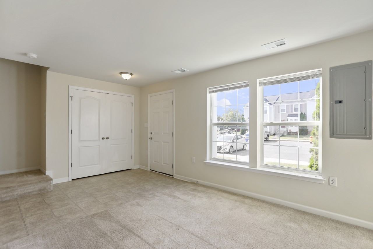 18 Chillingham Ct #1 - Photo 4 of 32