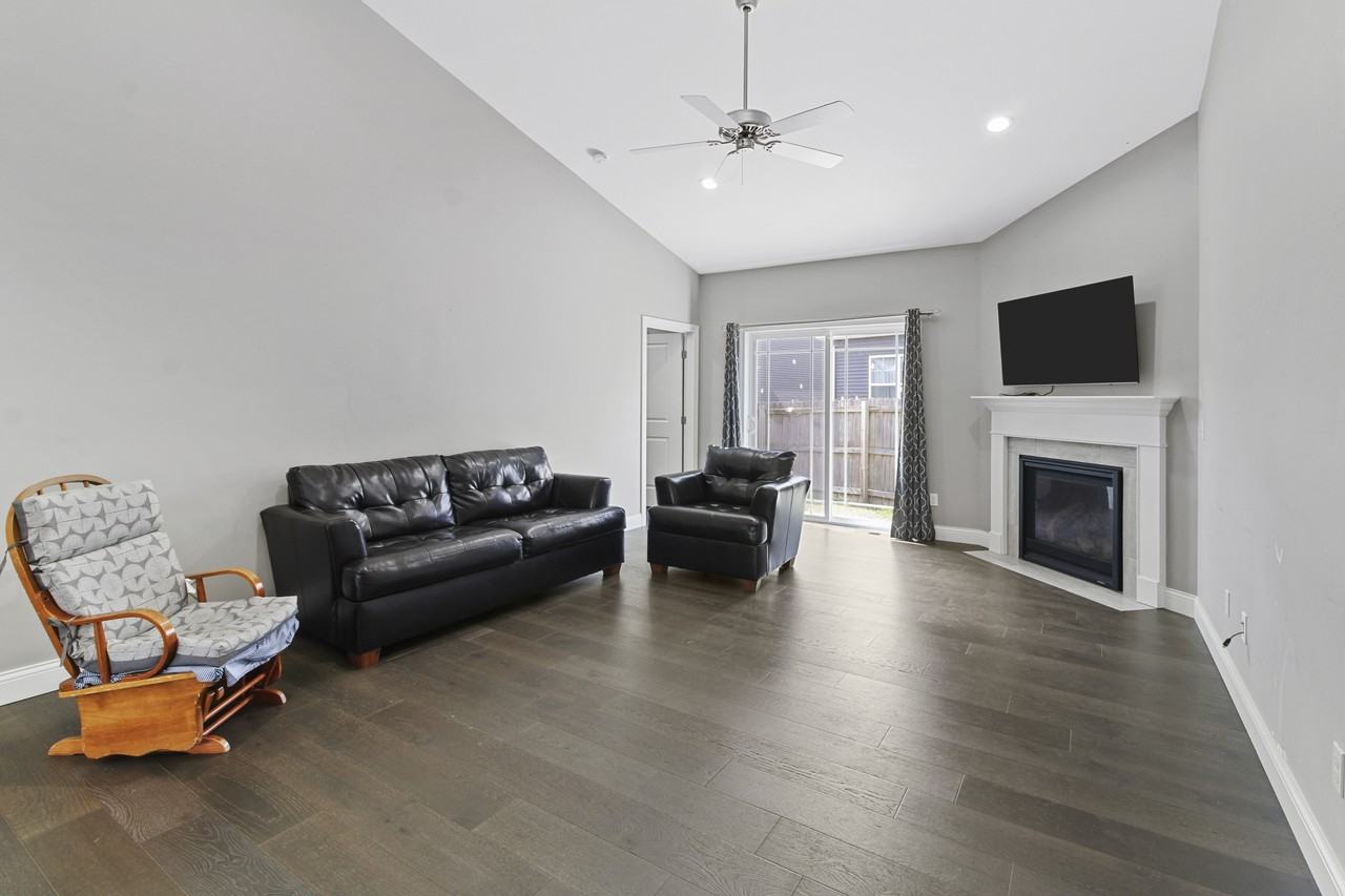 3003 E Stillwater Lndg #1 - Photo 4 of 22