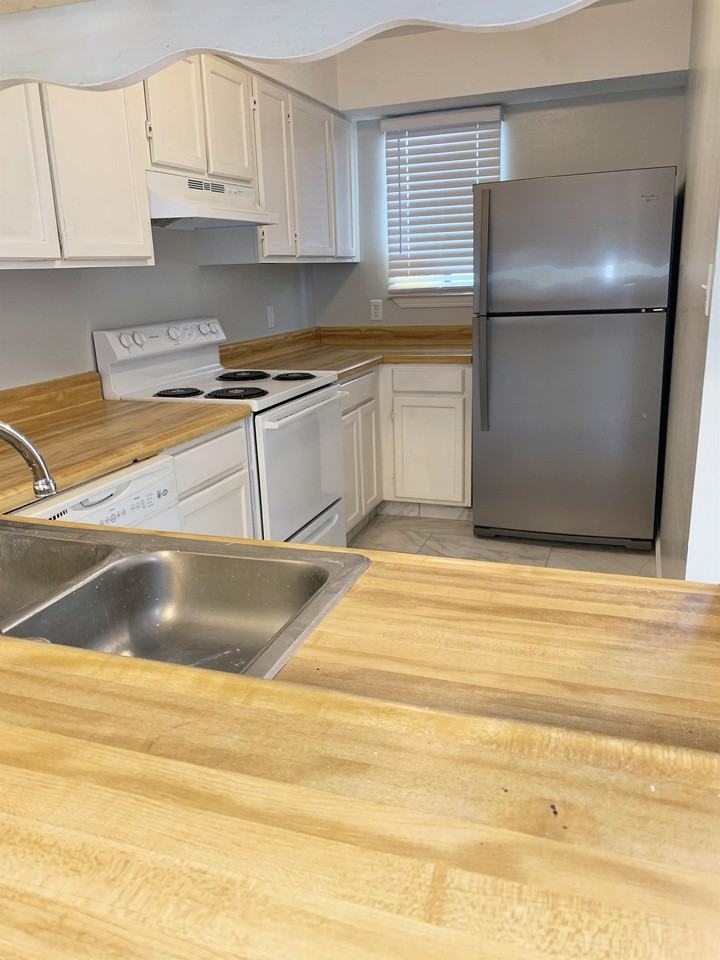 734 734 Legion 99 Drive #1 - Photo 6 of 21