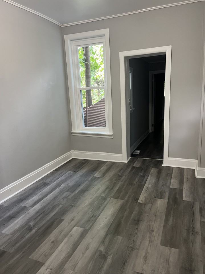 322 E 11th St #1 - Photo 3 of 14