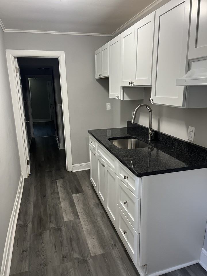 322 E 11th St #1 - Photo 4 of 14