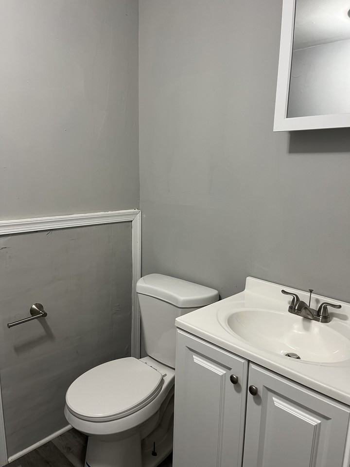 322 E 11th St #1 - Photo 5 of 14