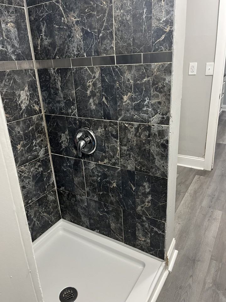 322 E 11th St #1 - Photo 6 of 14