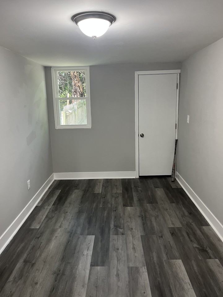 322 E 11th St #1 - Photo 7 of 14