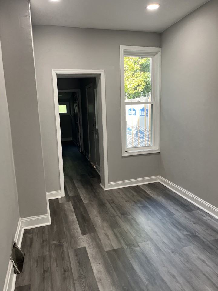 324 E 11th St #1 - Photo 2 of 9