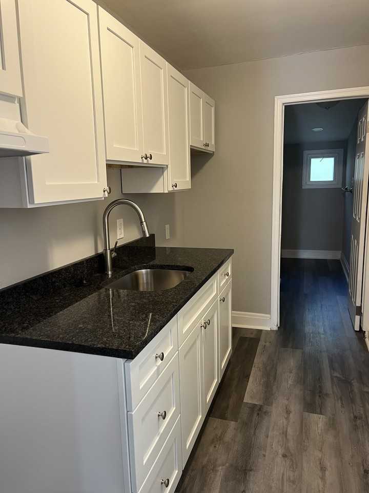 324 E 11th St #1 - Photo 3 of 9