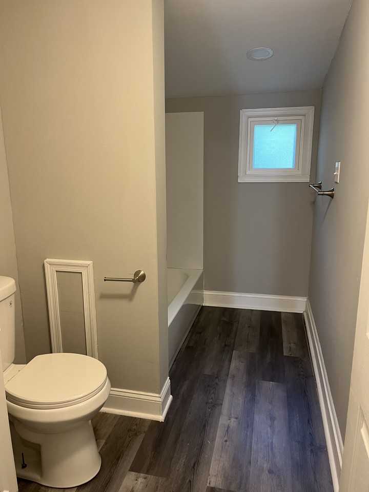 324 E 11th St #1 - Photo 4 of 9