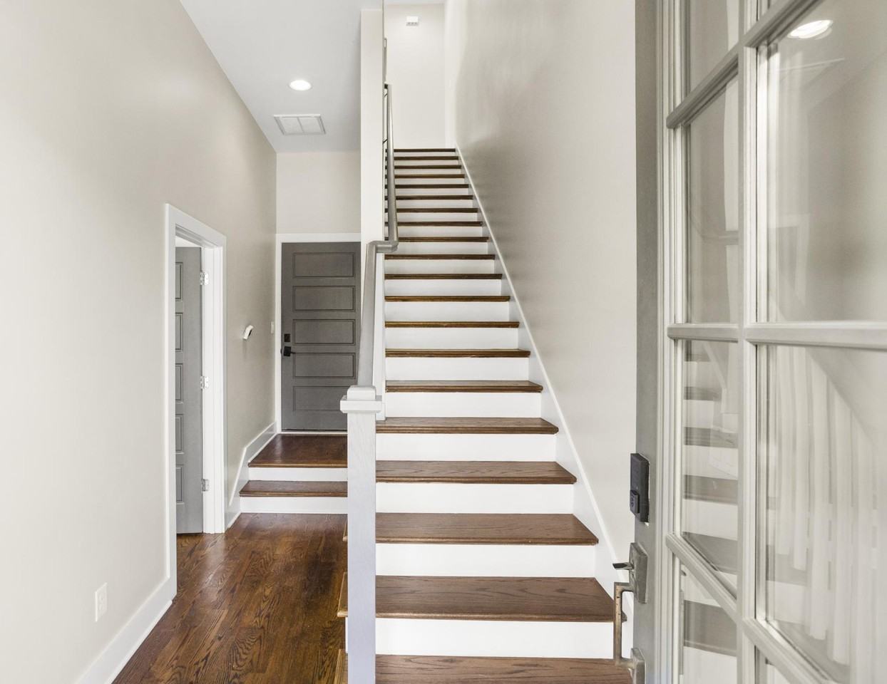 942 Riverside Dr #1 - Photo 3 of 31