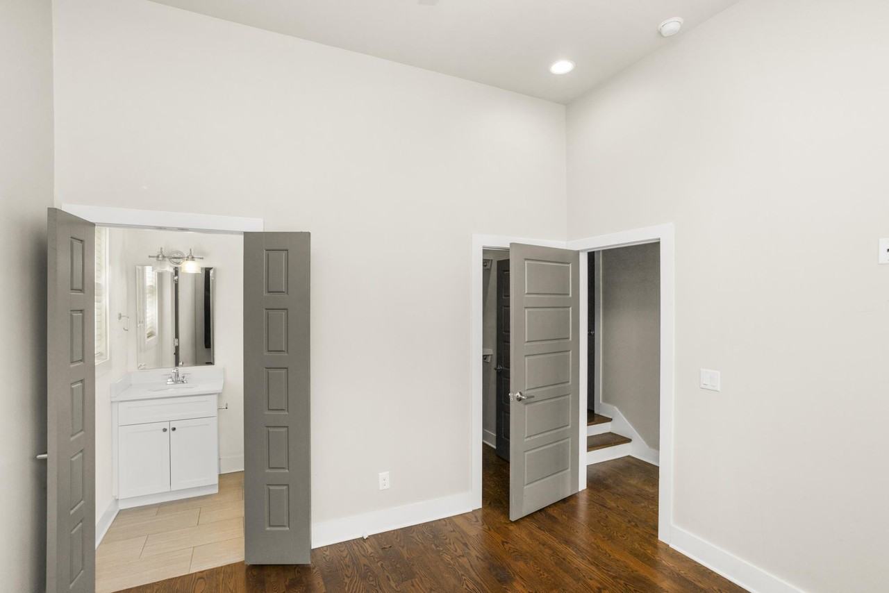 942 Riverside Dr #1 - Photo 6 of 31