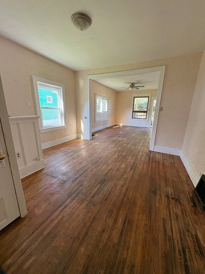 27 2nd Avenue Southeast #1 - Photo 2 of 10