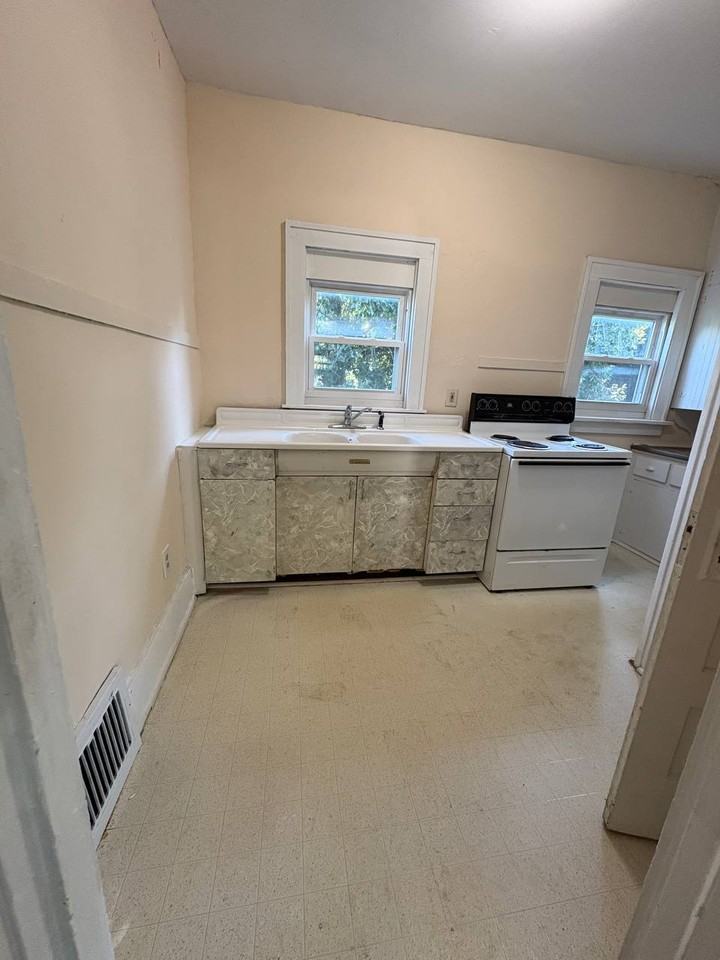 27 2nd Avenue Southeast #1 - Photo 3 of 10