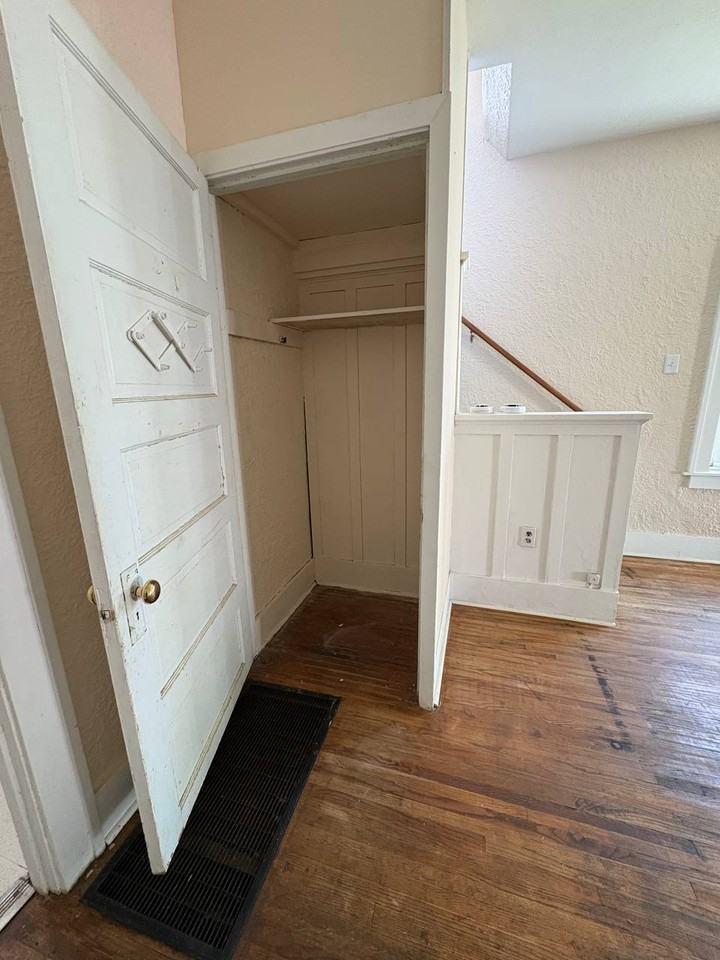 27 2nd Avenue Southeast #1 - Photo 6 of 10