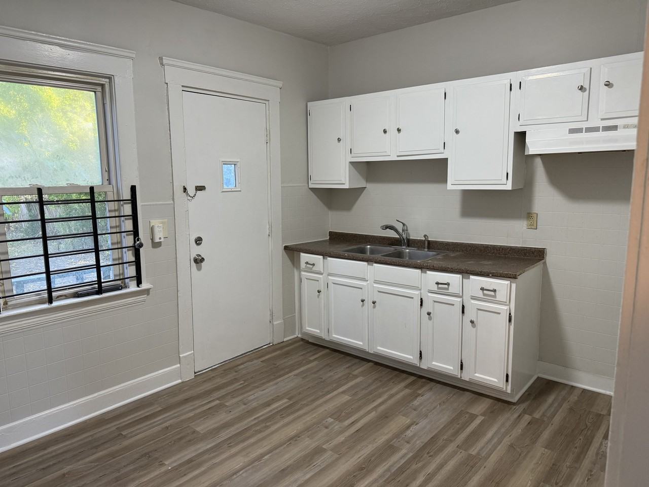 2605 Mapledale Avenue - Photo 4 of 16