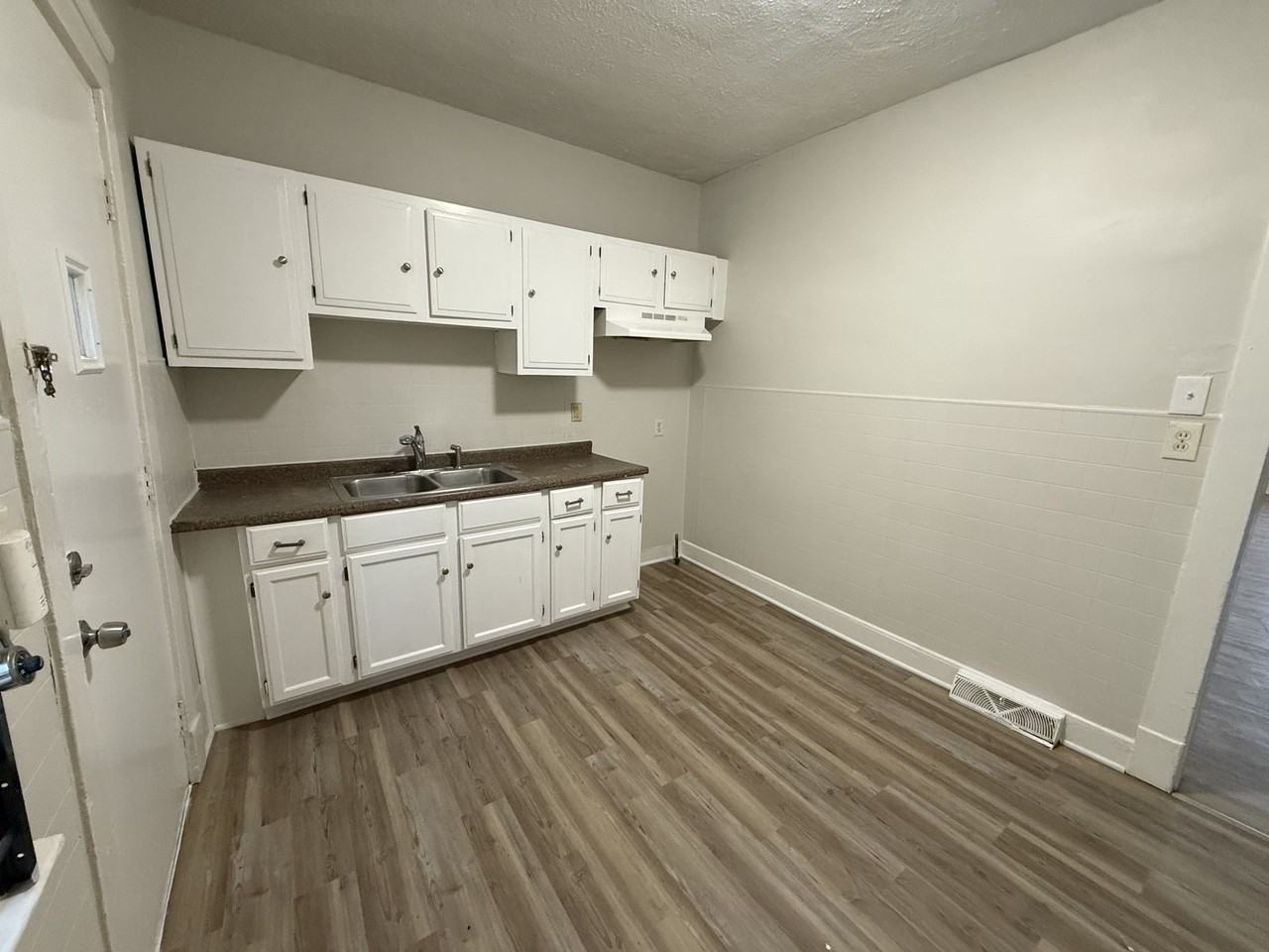 2605 Mapledale Avenue - Photo 5 of 16