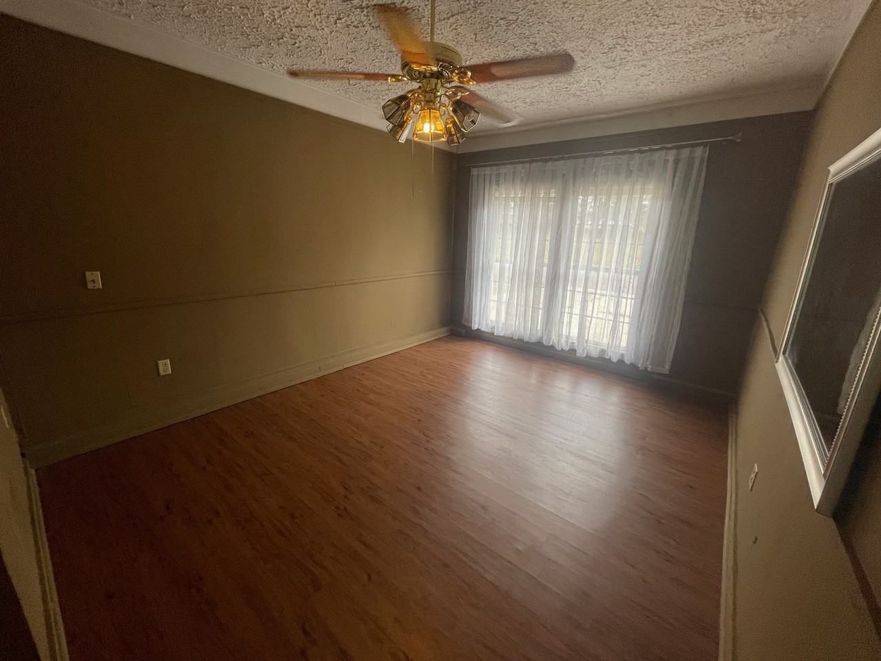 Cerro Vista St SW #1 - Photo 4 of 10