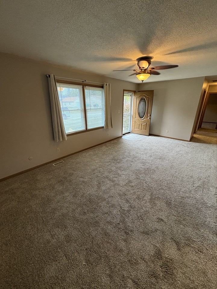 402 Rolling Green Drive #1 - Photo 2 of 8