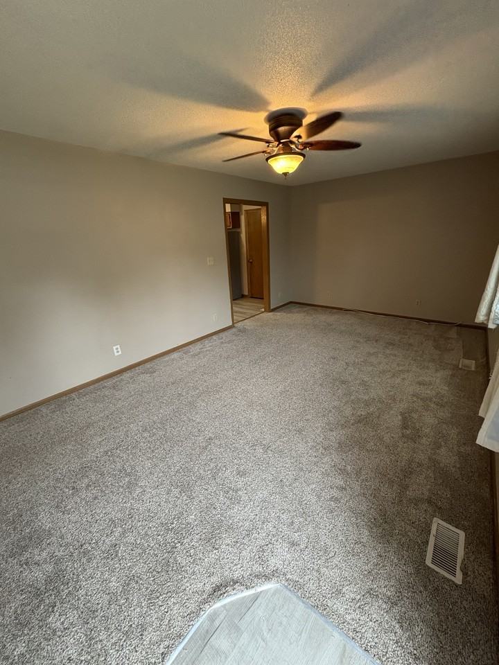 402 Rolling Green Drive #1 - Photo 3 of 8