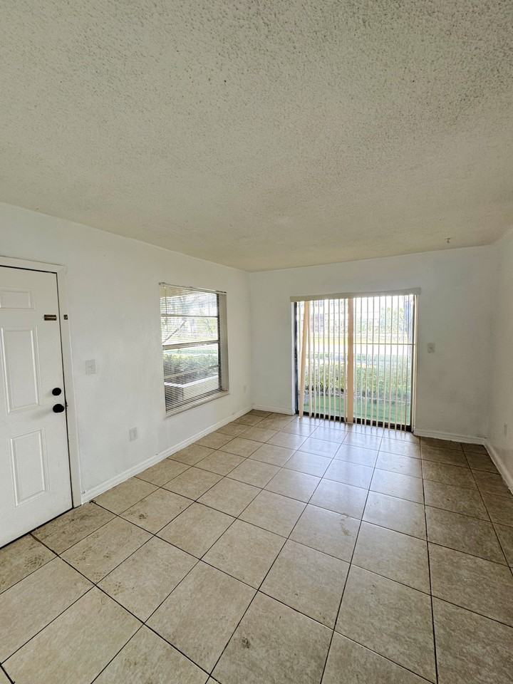 3390 Nw 30th St #3390-3 - Photo 6 of 14