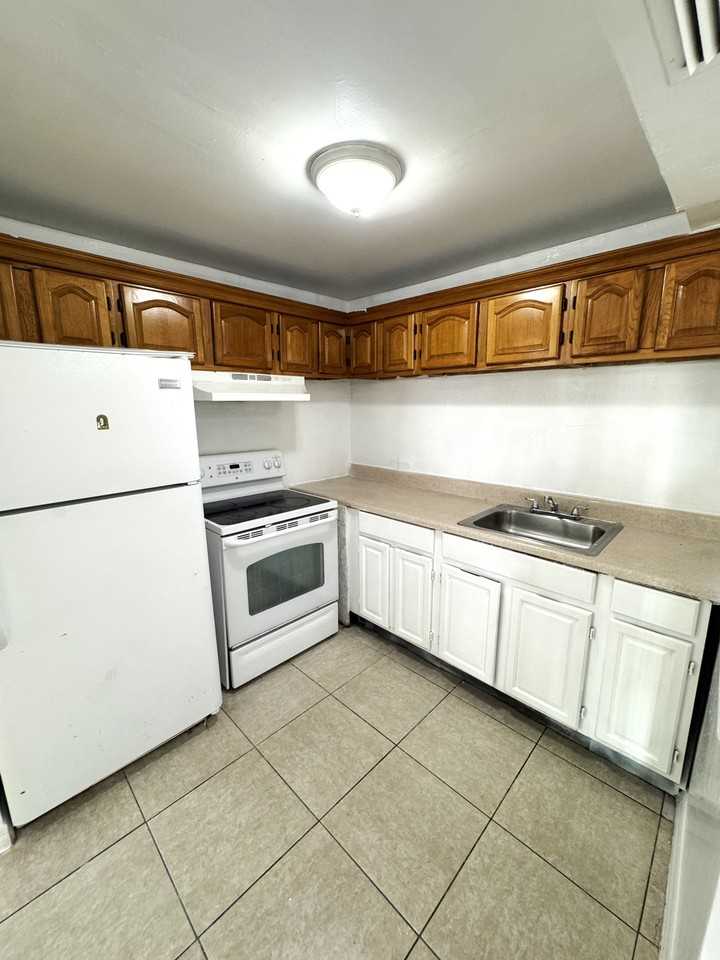 3390 Nw 30th St #3390-3 - Photo 7 of 14