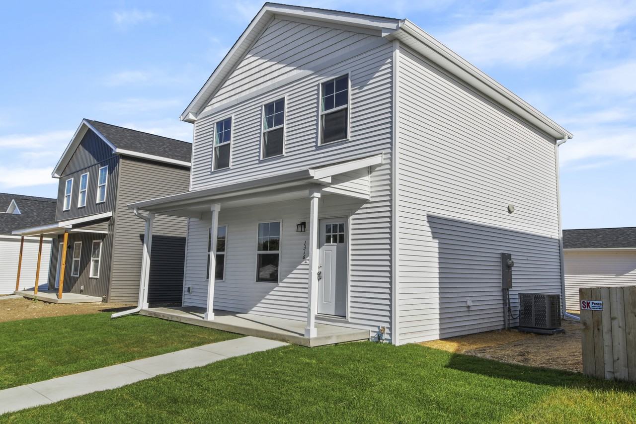 1316 S Smith Rd #1 - Photo 2 of 22