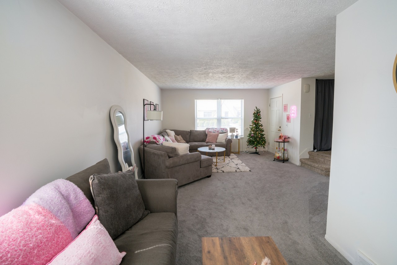 923 Burcham Dr #923 - Photo 3 of 33