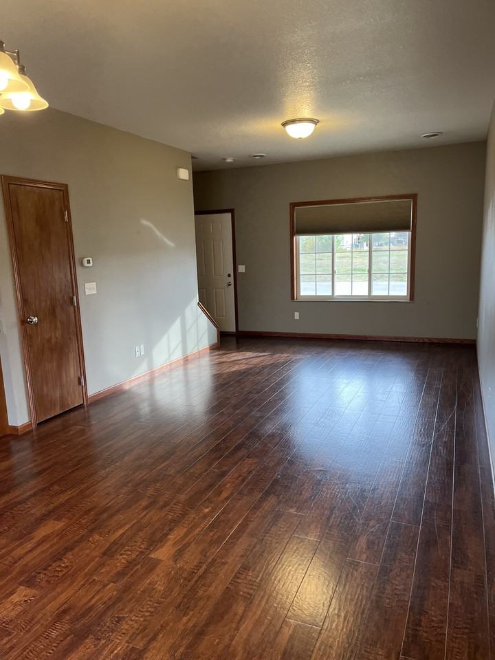 1501 N Grove Pl #1501 - Photo 2 of 11