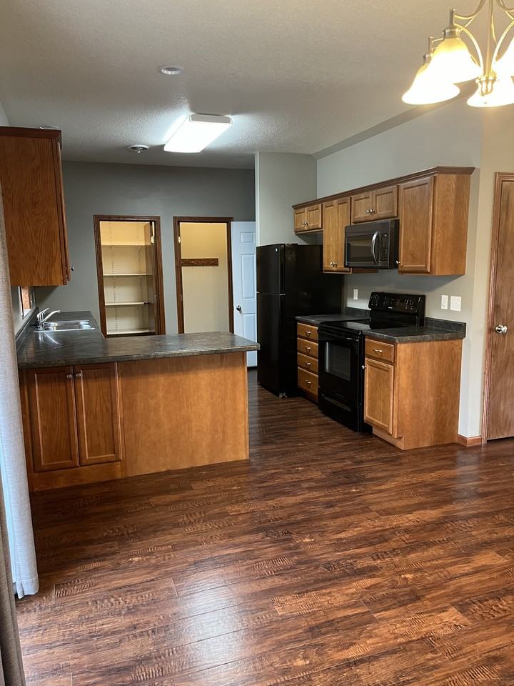 1501 N Grove Pl #1501 - Photo 3 of 11