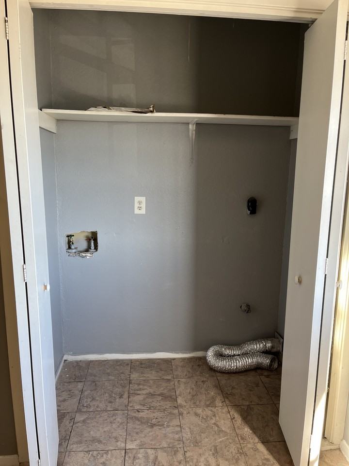 813 Bracewood Circle #D - Photo 4 of 9