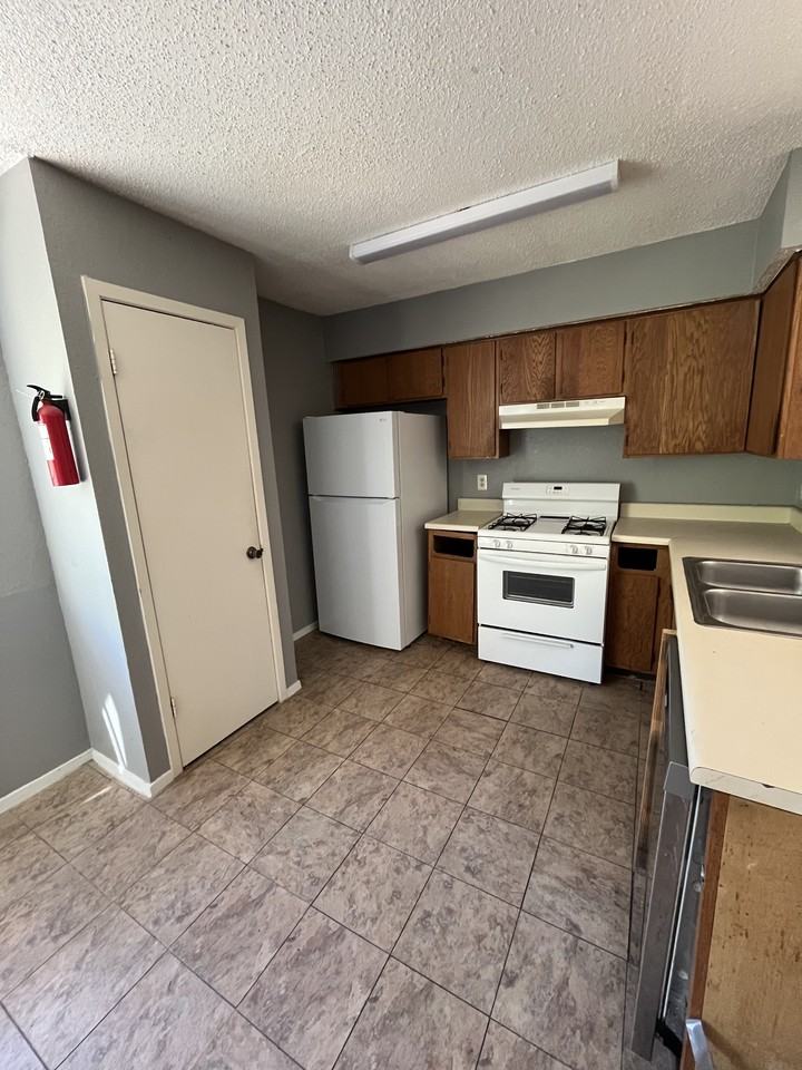 813 Bracewood Circle #D - Photo 5 of 9