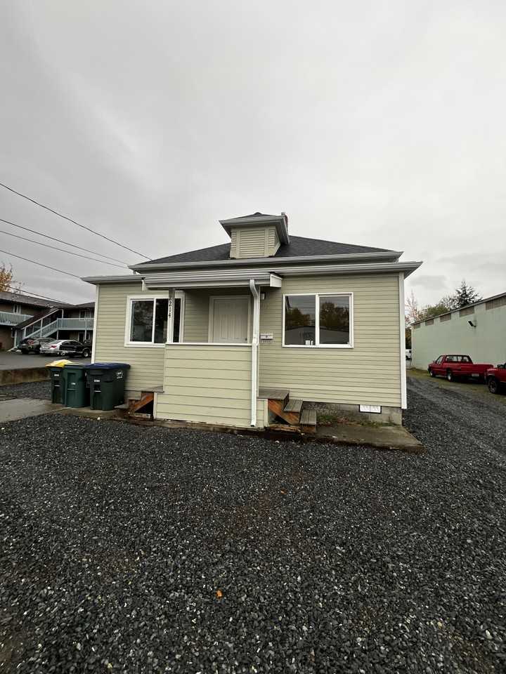 2214 Valencia St #1 - Photo 4 of 29