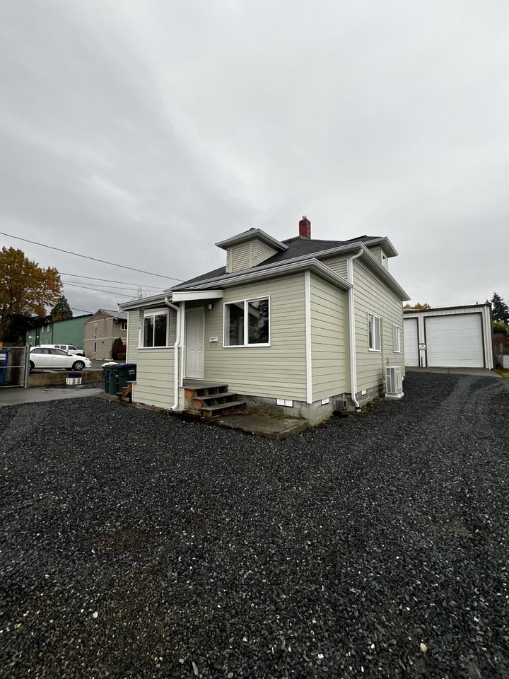 2214 Valencia St #1 - Photo 5 of 29