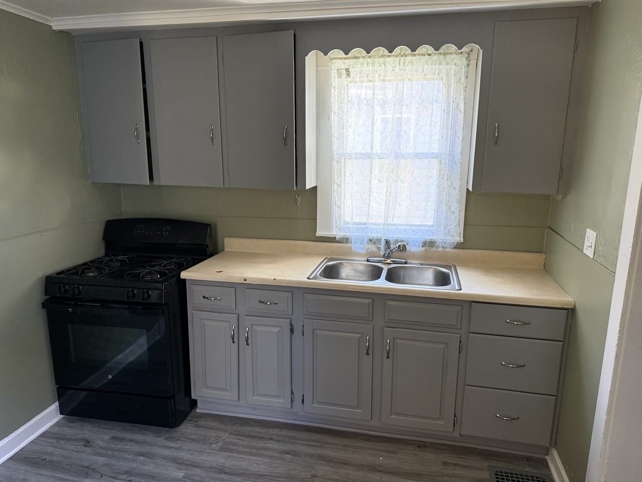 365 Willis Avenue #1 - Photo 5 of 7