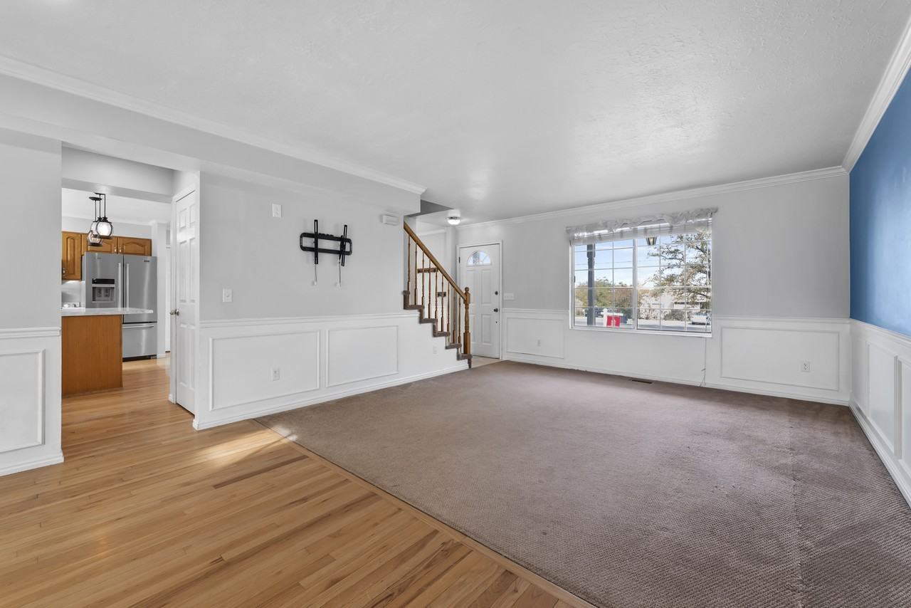 283 W Clark St #1 - Photo 4 of 20