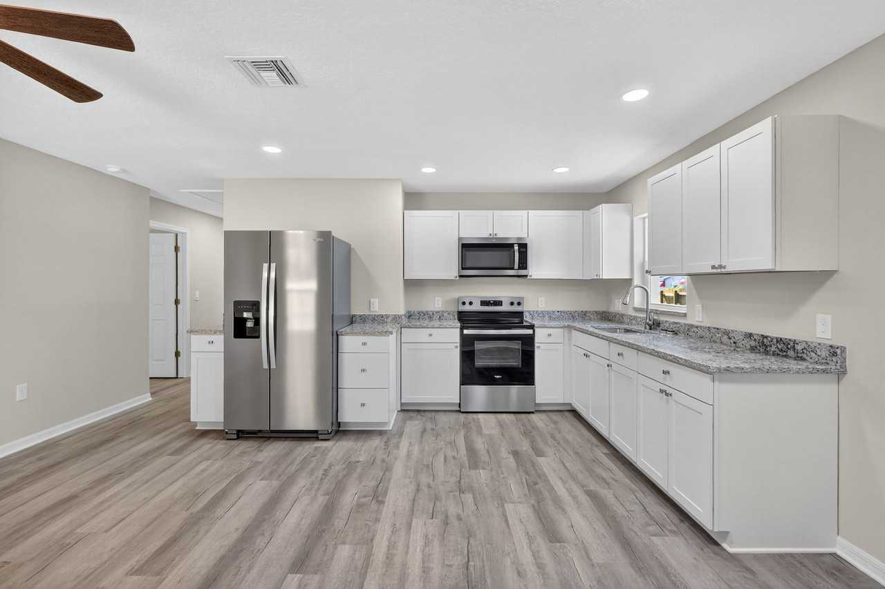 1503 8th Ave E #1 - Photo 4 of 10