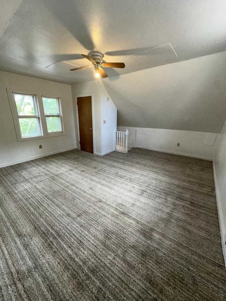 1745 S 18th St Uppr Front - Photo 5 of 6