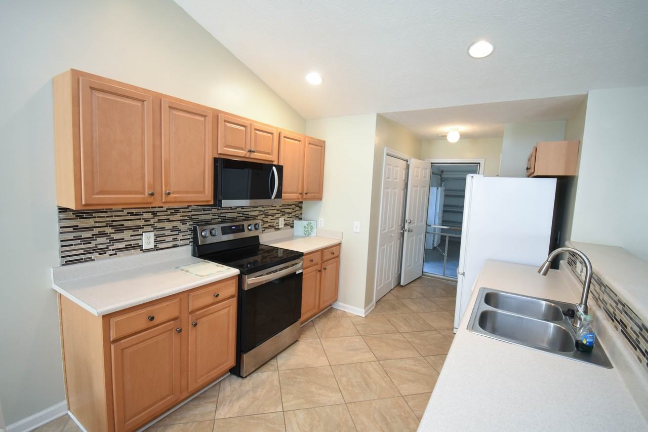 717 W Perry Rd #1 - Photo 2 of 16