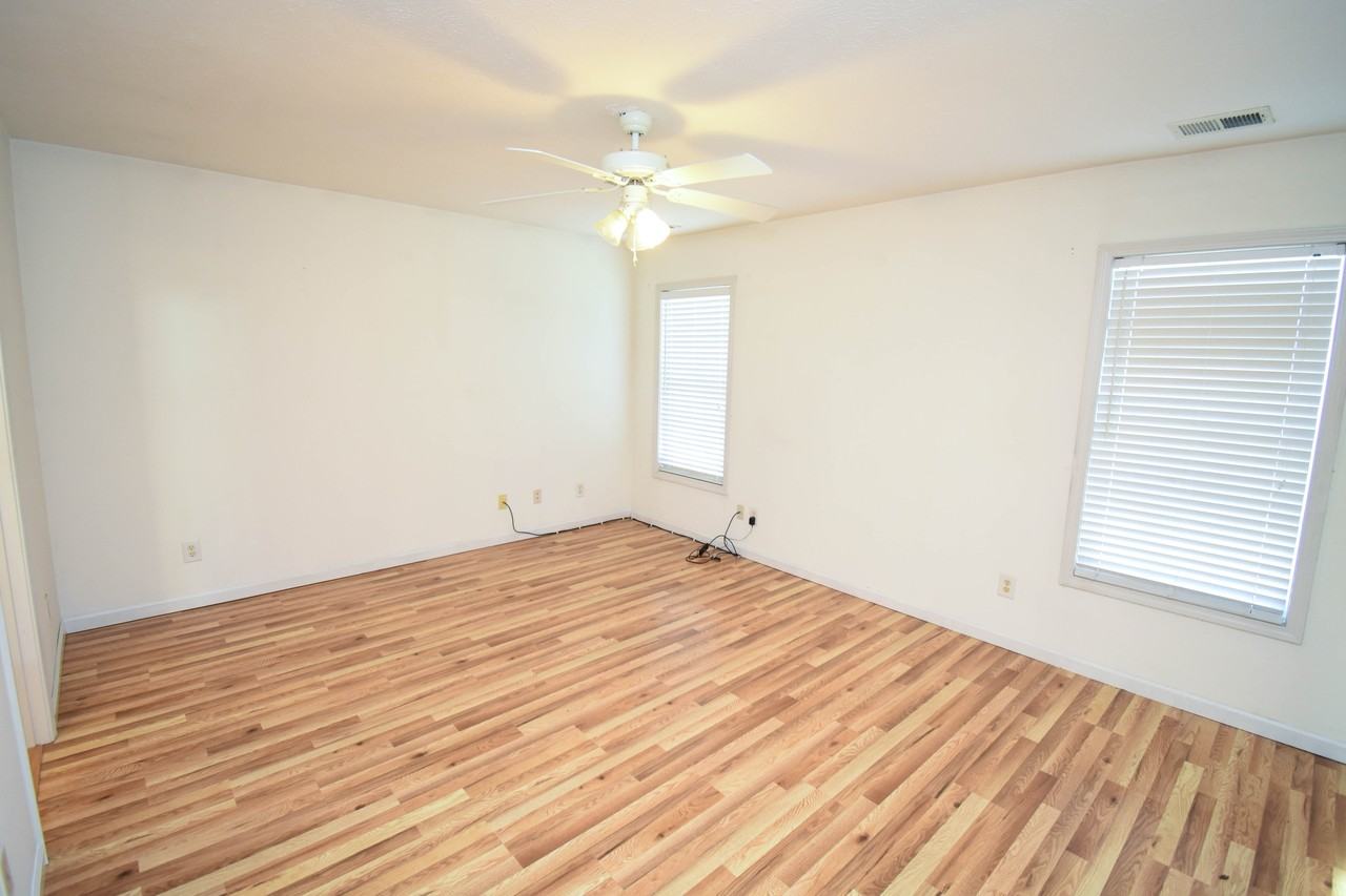 717 W Perry Rd #1 - Photo 6 of 16