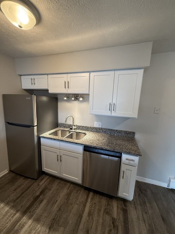 905 Coolidge Rd #12 - Photo 3 of 14