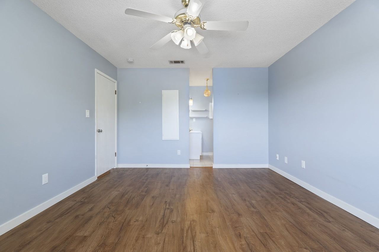 1100 Shoreline Drive #217 - Photo 4 of 33