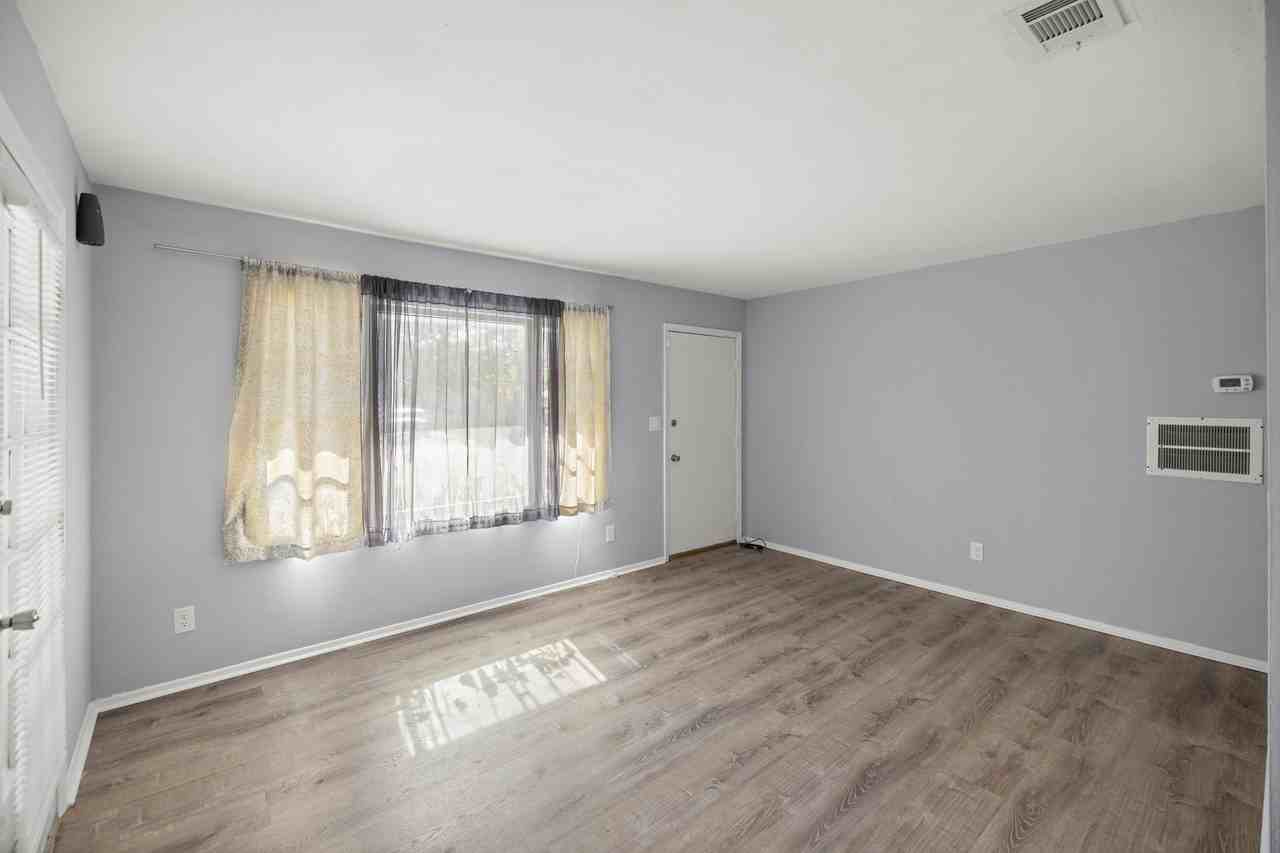 354 Chicago Ave #1 - Photo 7 of 42