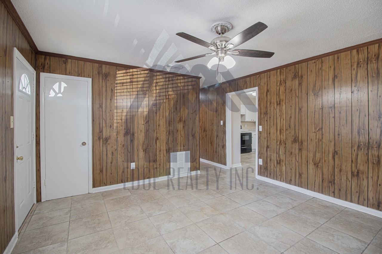 7116 Skidaway Rd #1 - Photo 2 of 11